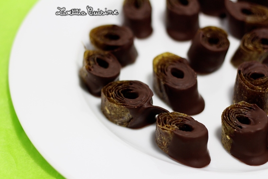Bonbons de cuir de kiwi au chocolat noir